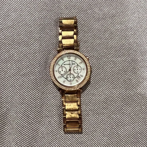 Michael Kors Rose Gold Watch - Picture 2 of 3